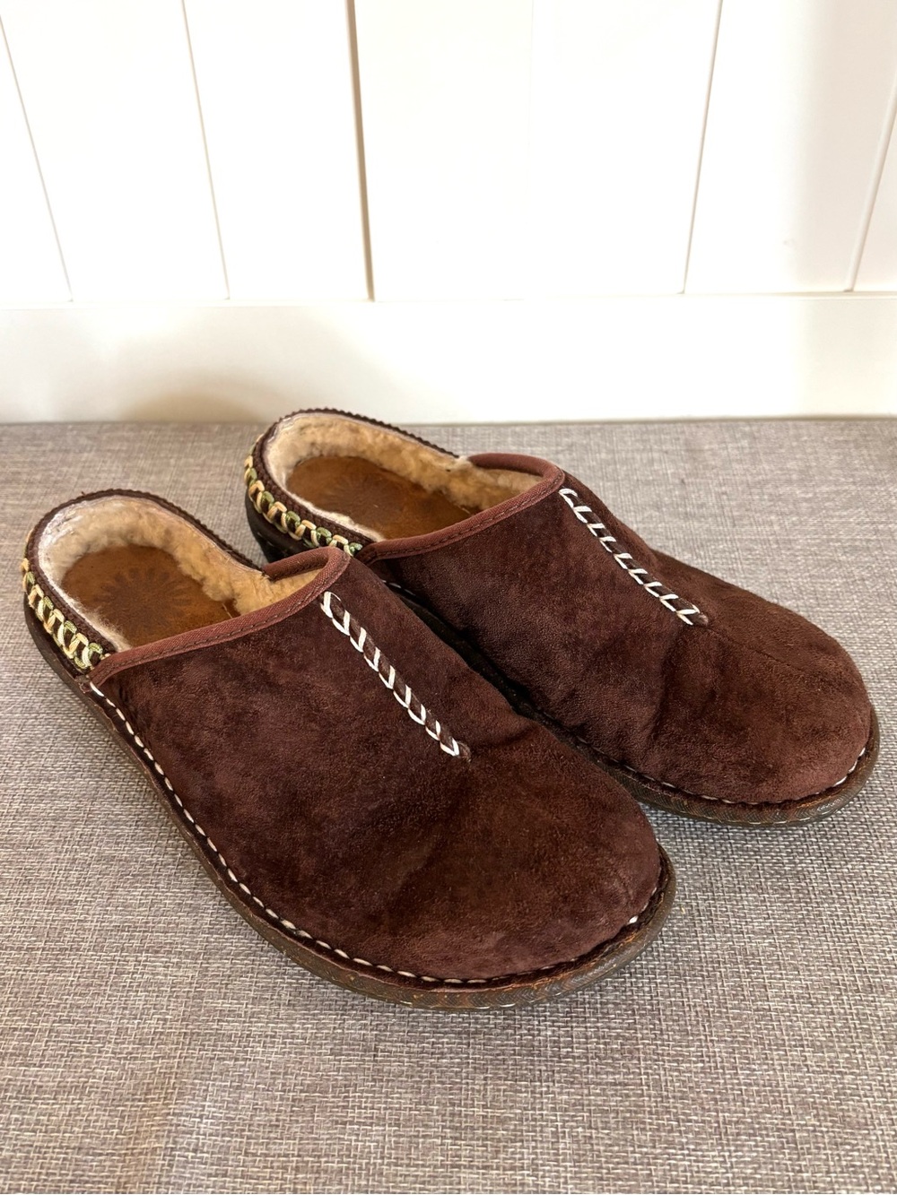 UGG Australia Brown Suede Shearling Lined Clog Slipper Shoes Women’s Size 7